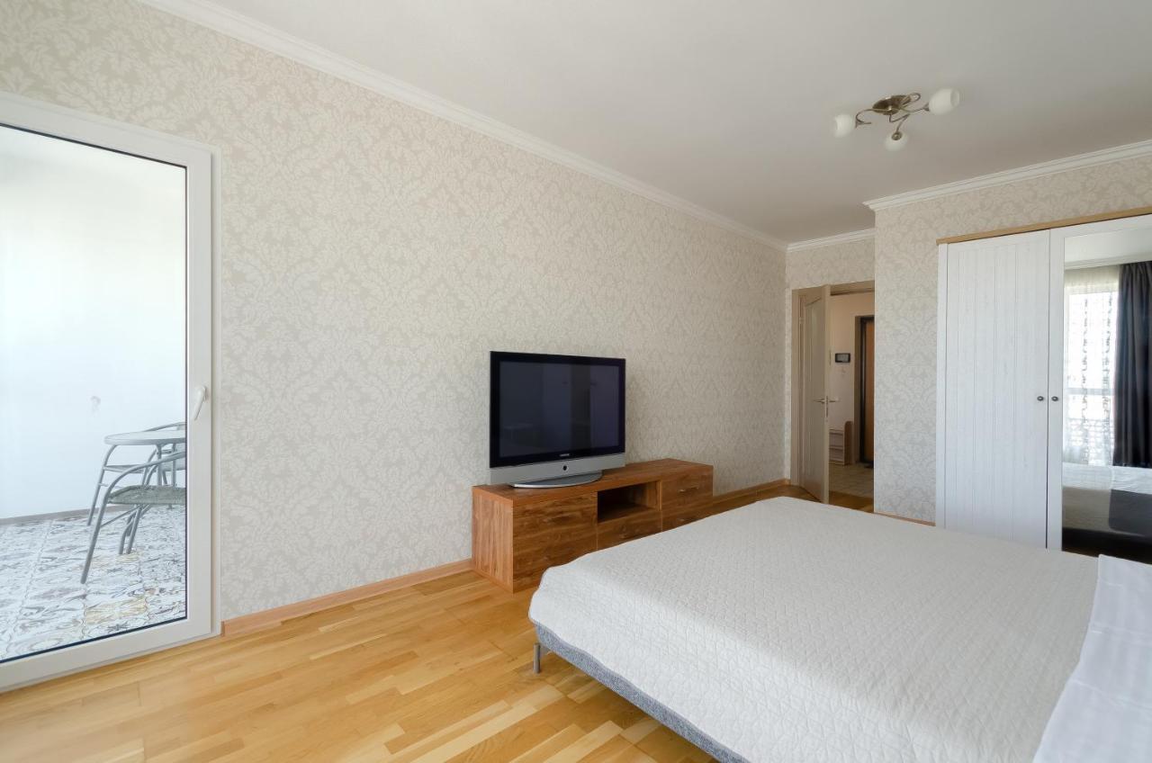 Petrovdom 41B-59B-90B-77B Stunning City View Apartments At Rc Kvartet, Central Railway Station Kyiv Exterior photo